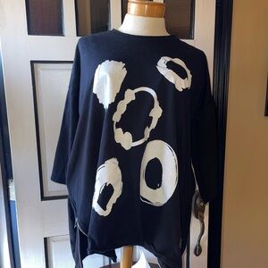 Transparente Chic Black and White Graphic Top